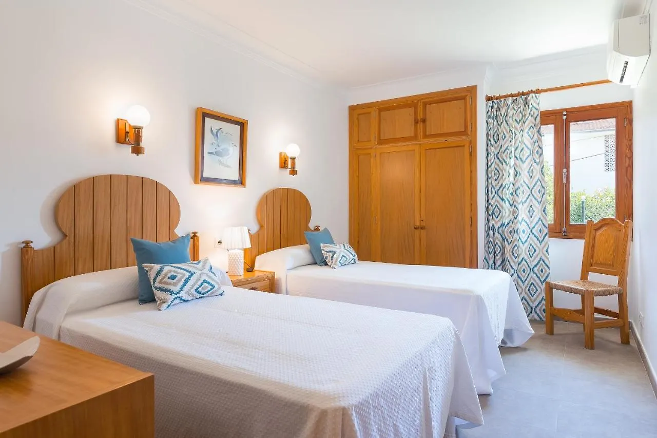 Margarita Pins Villa Playa de Muro  İspanya