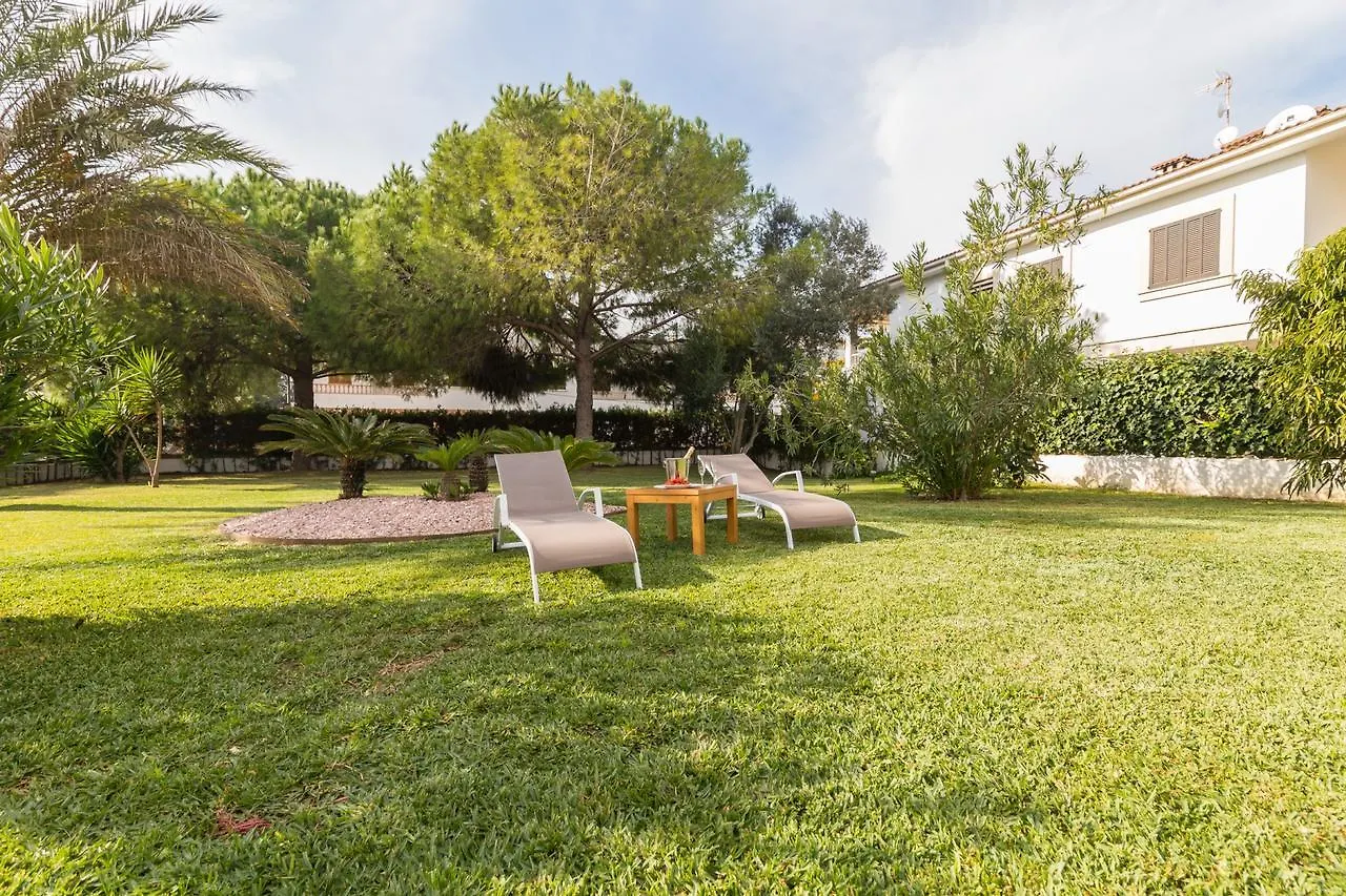 Margarita Pins Villa Playa de Muro  İspanya