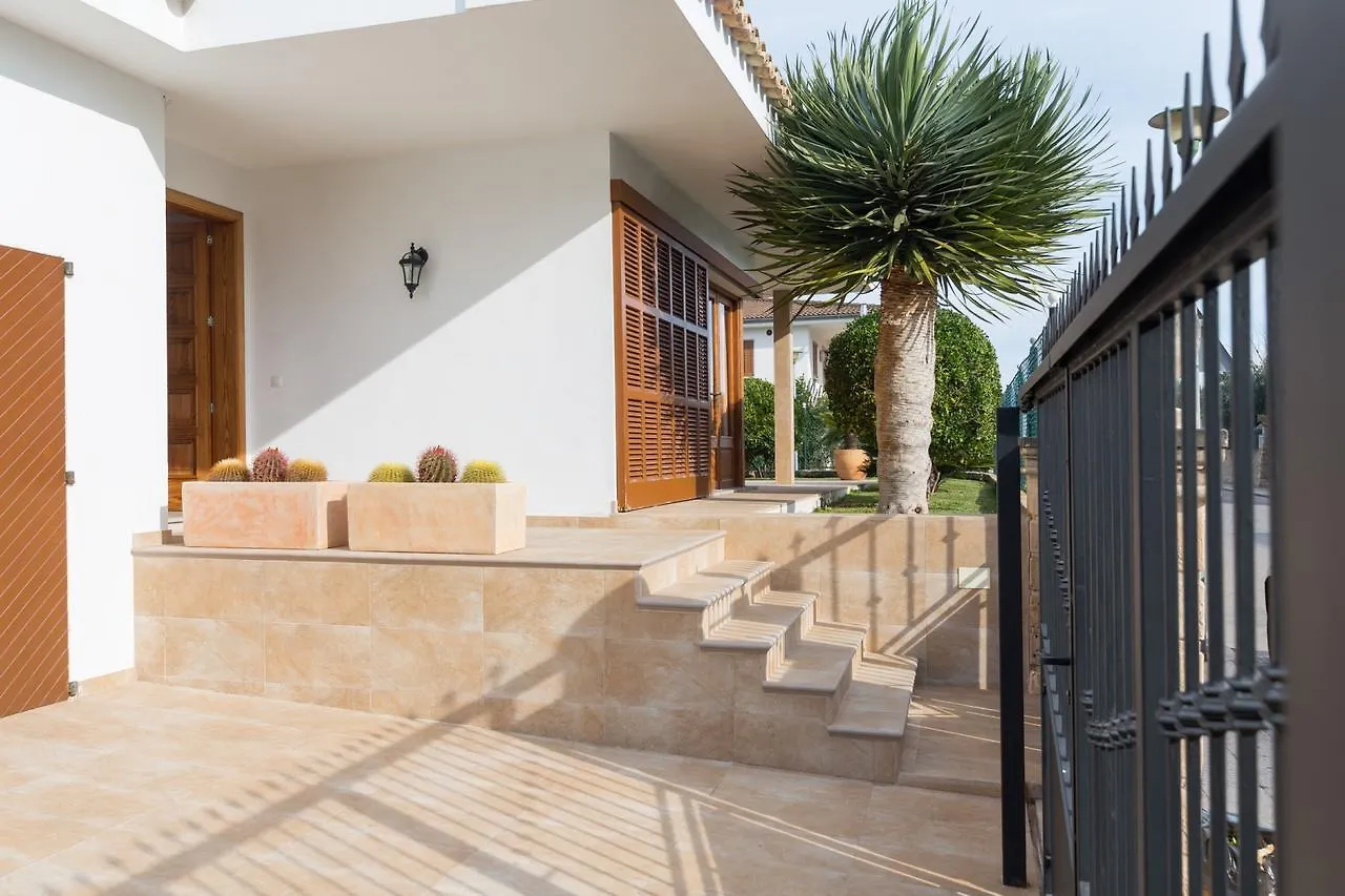 Margarita Pins Villa Playa de Muro  İspanya